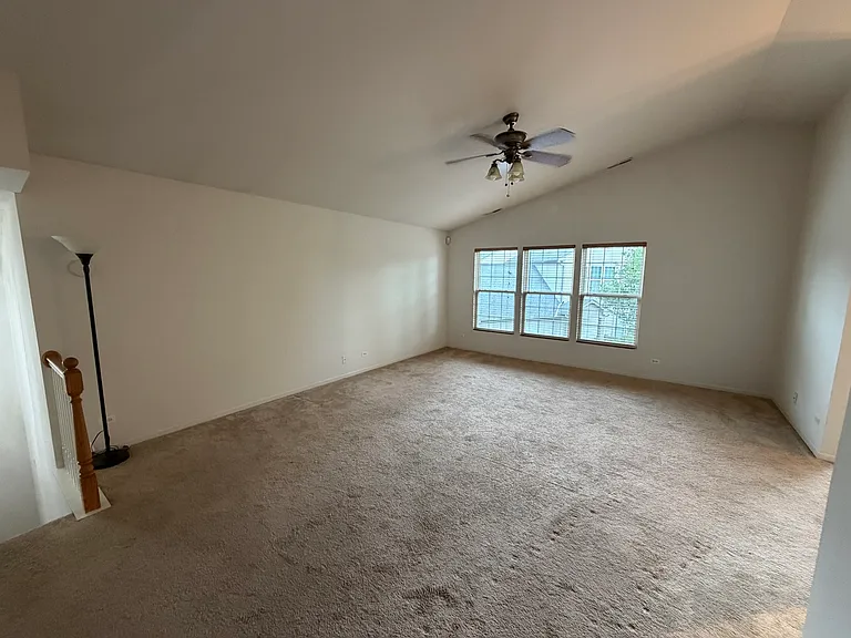 465 Metropolitan St — Photo 5