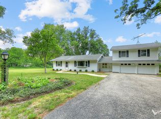 43W208 Smith Rd, Elburn, IL 60119