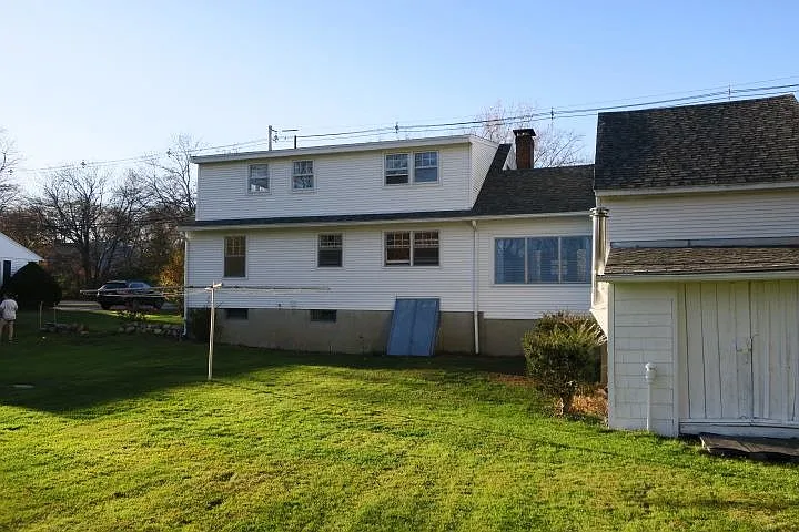524 Wallis Rd — Photo 5