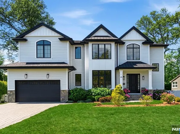 44 Crestwood Dr, Glen Rock, NJ 07452