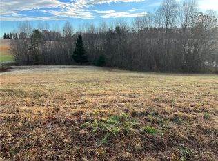 1013 Ridgeway Dr, East Bend, NC 27018