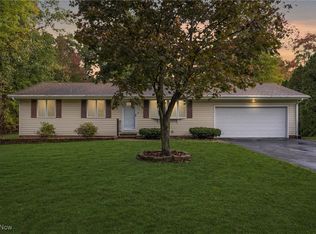 8111 Rushwood Ln, Northfield, OH 44067
