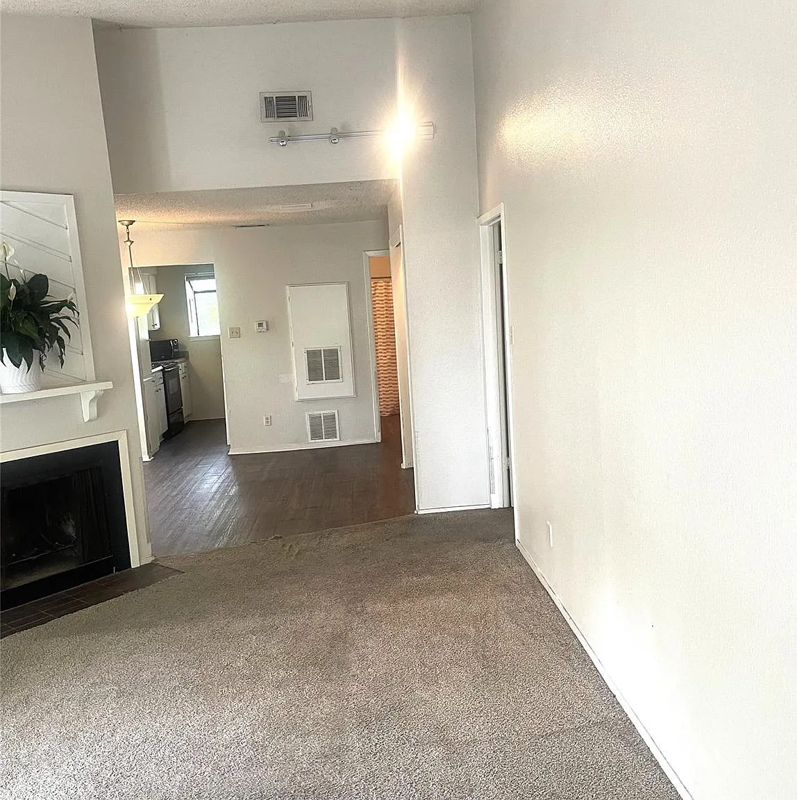 2 bed, 2.0 bath, 1025 sqft, $1,295 — Photo 3