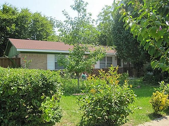 2nd image of 1430 Meadowcrest Dr
