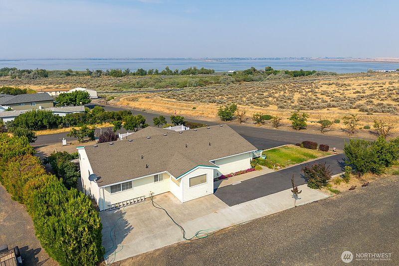 3rd image of 7239 Bayview Avenue