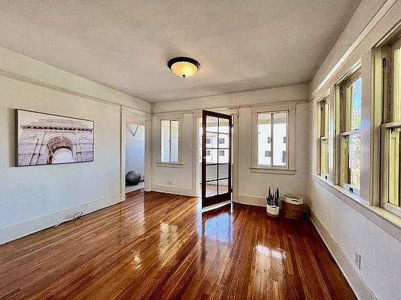 3rd image of 1112 Echo Park Ave