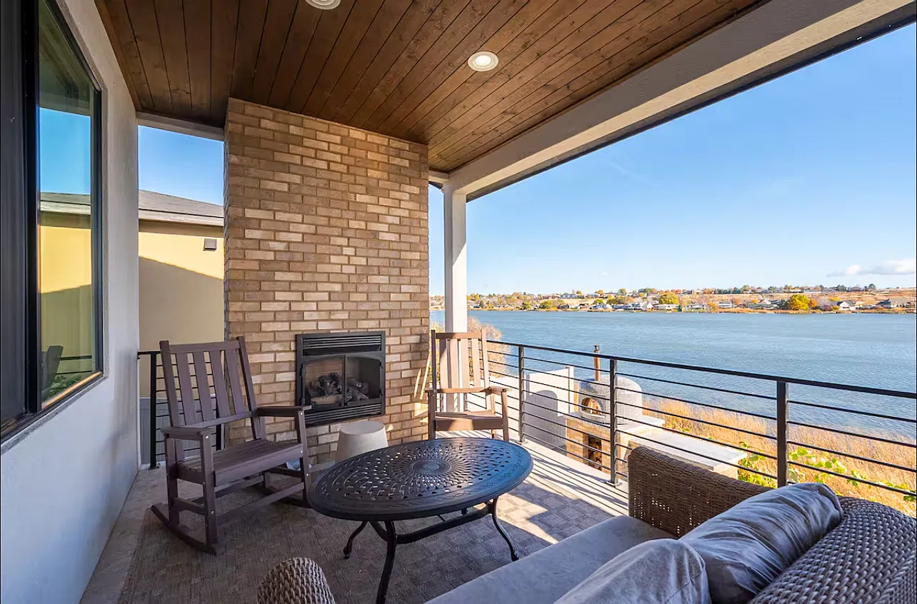 3 bed, 2.5 bath, 1620 sqft, $5,000 — Photo 1
