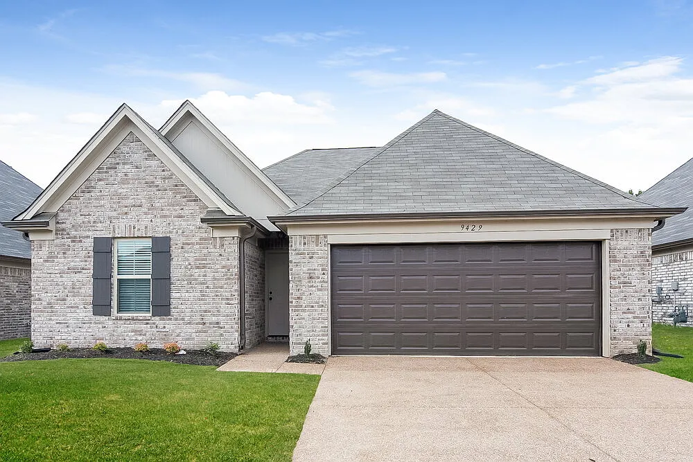 4 bed, 2.0 bath, 1700 sqft, $2,990 — Photo 1