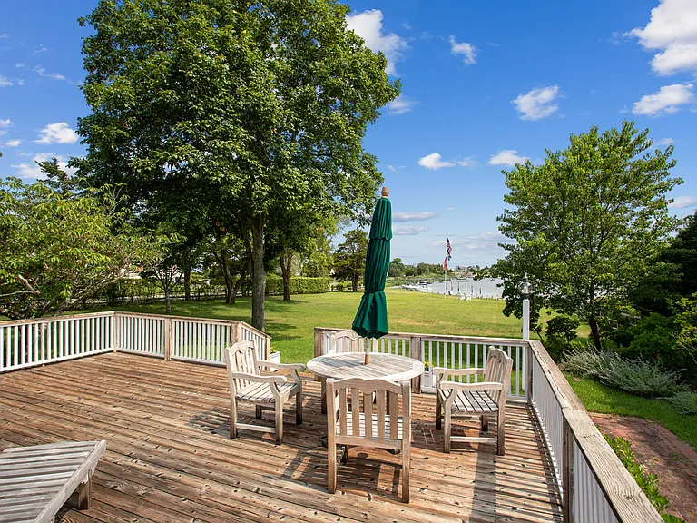 81 Scotts Landing Rd — Photo 5