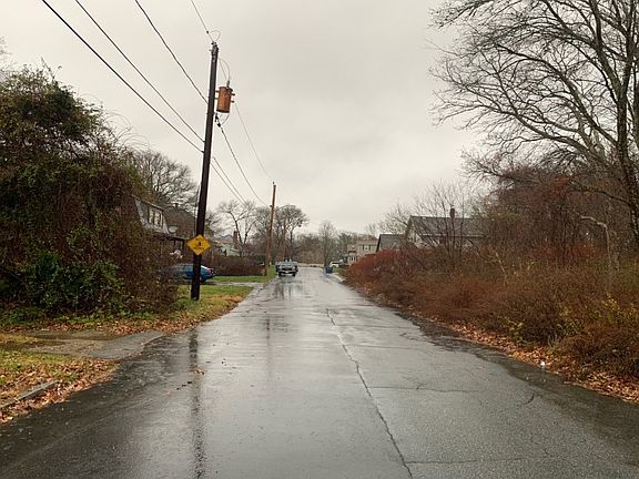 5th image of 958 Bristol St