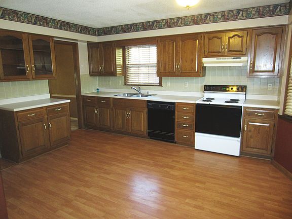 3rd image of 12925 Smalley Ave
