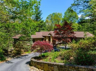 324 Silent Rise Ln, Flat Rock, NC 28731