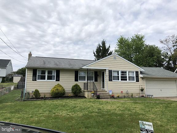 2nd image of 44 Essex Ave