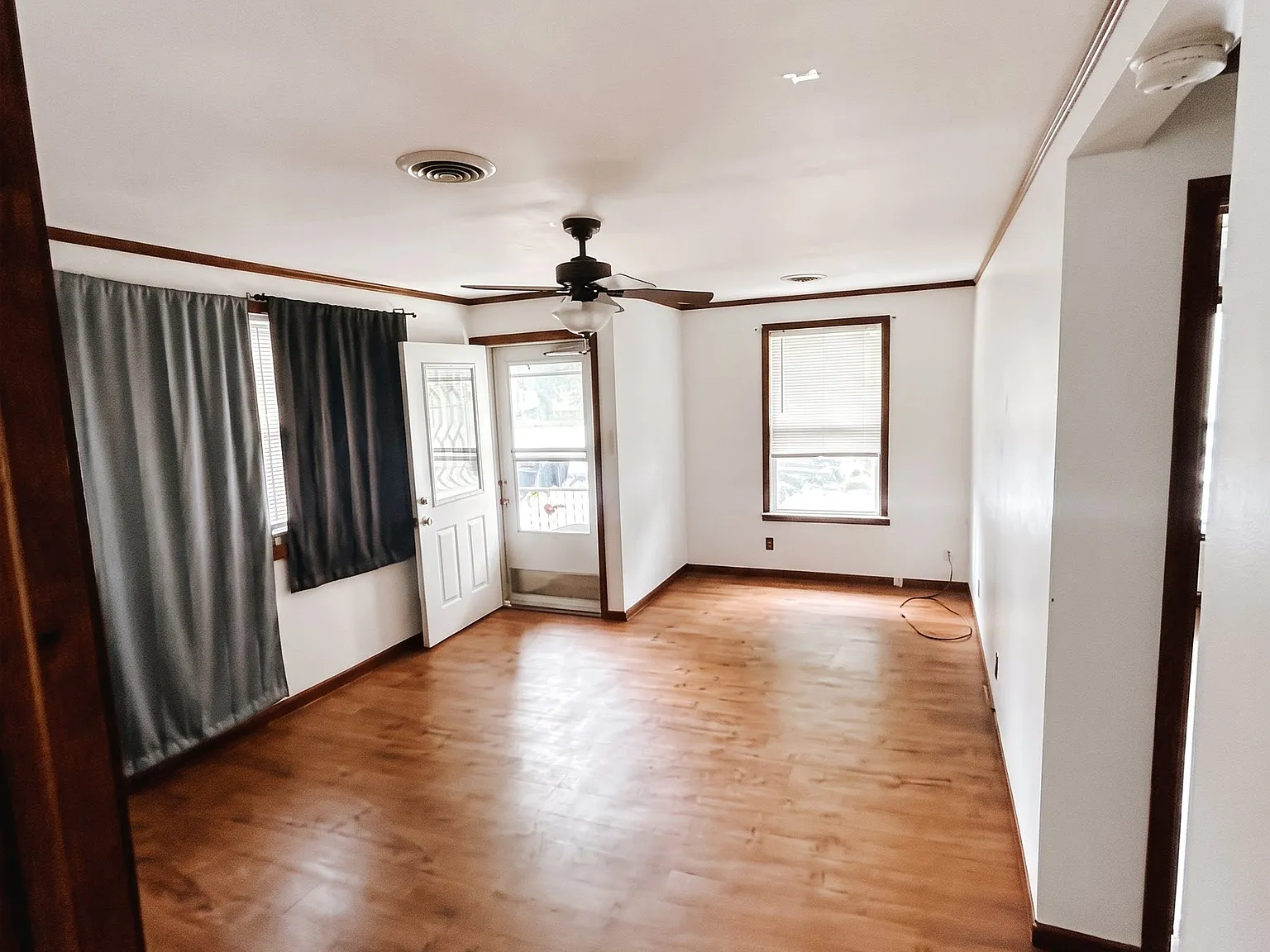 1112 N Joliet St — Photo 1