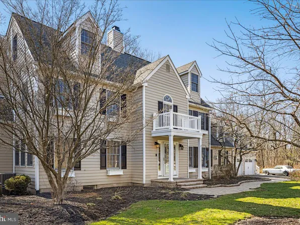 7 1st St, Hopewell, NJ 08525