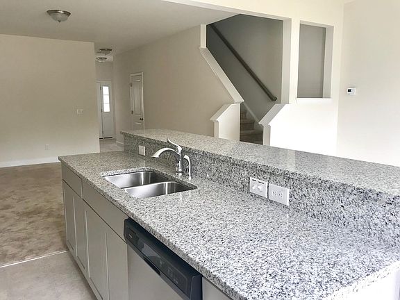 5th image of 353 E Porthaven Way