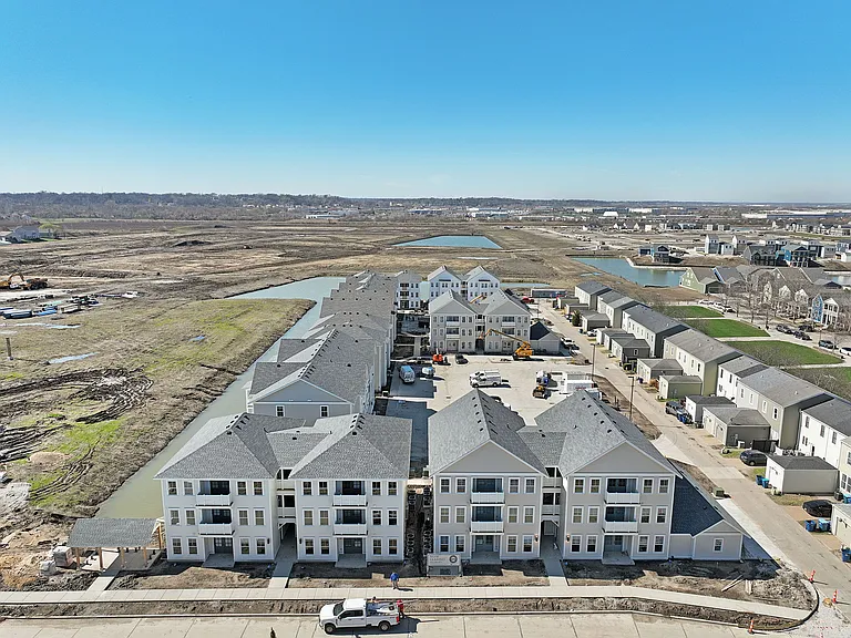 Newbury Flats — Photo 29