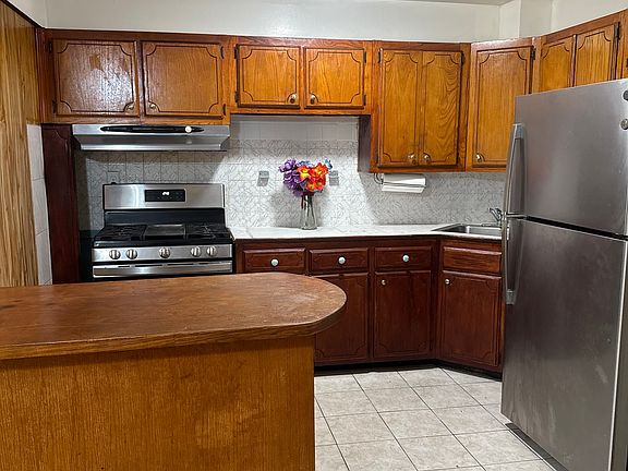 5th image of 1110 Taylor Ave Floor 2