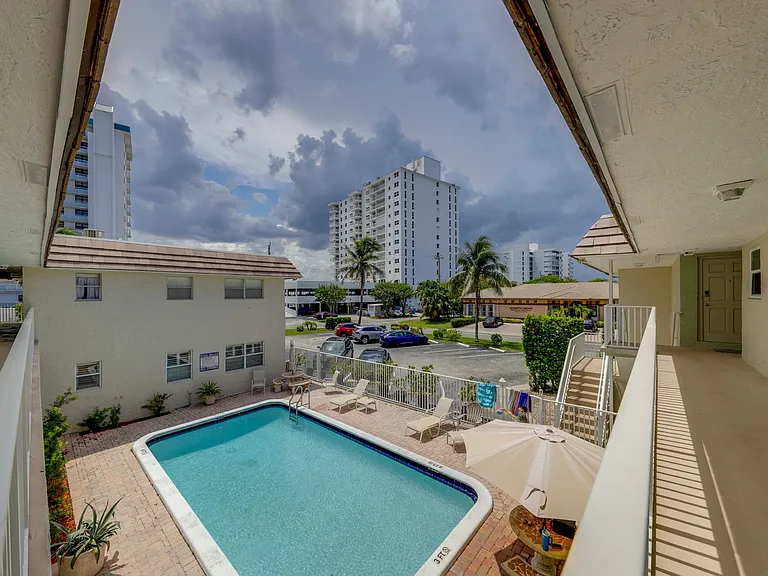 1450 N Riverside Dr #2-ID1580603P — Photo 21