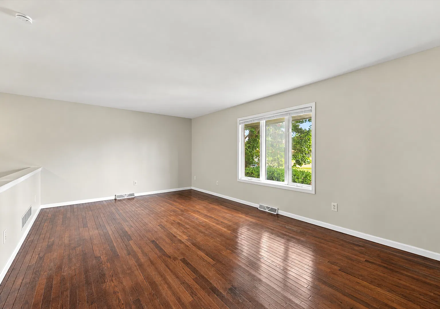 215 Warwick — Photo 4