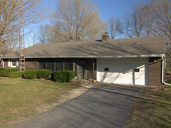 2nd image of 603 Lakeside Dr