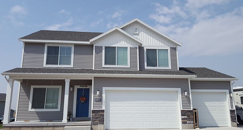 Beautiful home, 3 car garage