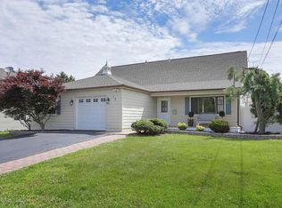 17 Galway Dr, Hazlet, NJ 07730