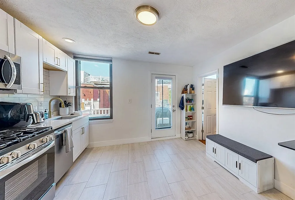 2 bed, 850 sqft, $4,500 — Photo 2