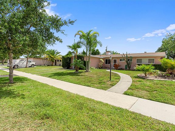 3rd image of 20615 Leeward Ln
