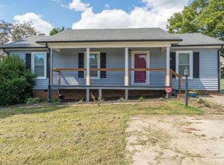 612 W 12th St, Newton, NC 28658