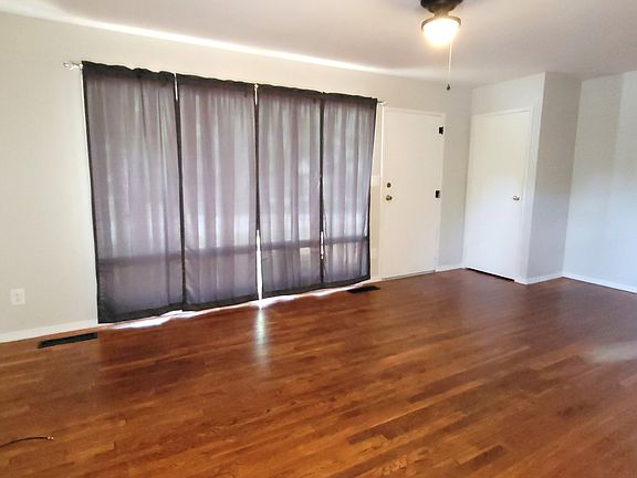 3rd image of 422 Wellington Blvd