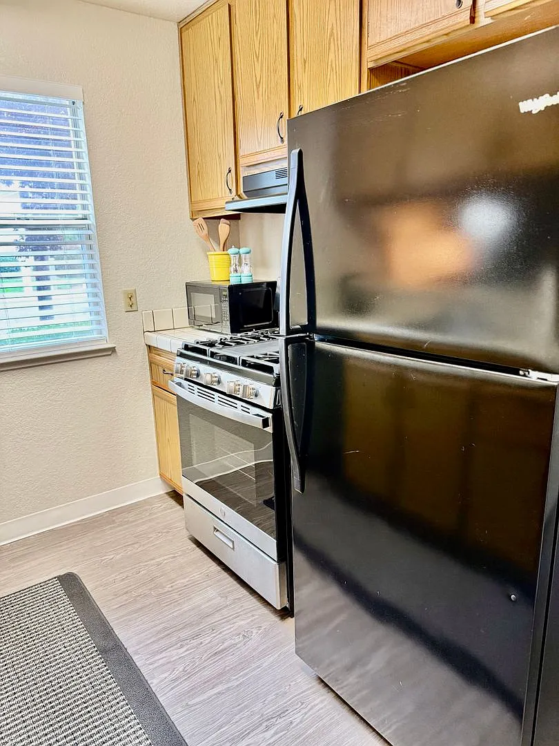 Hollister Apartment Complex — Photo 4