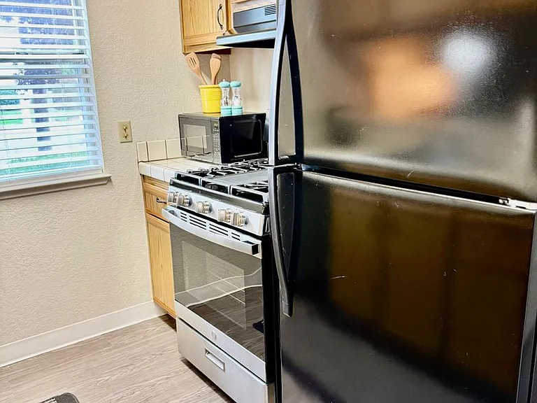 Hollister Apartment Complex — Photo 17