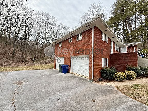 2nd image of 550 Alexander Dr #B
