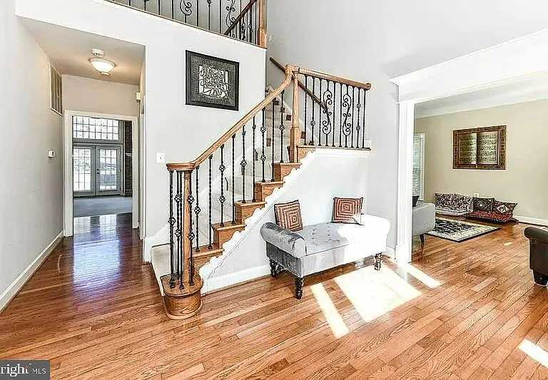 1088 Safa St — Photo 3