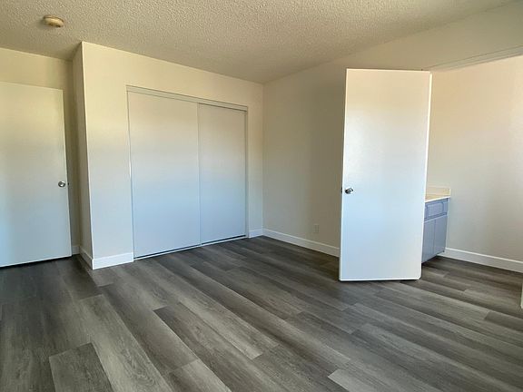 5th image of 5125 Oakland St #202