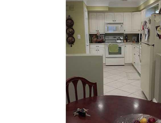 4th image of 560 SE 13th Ct