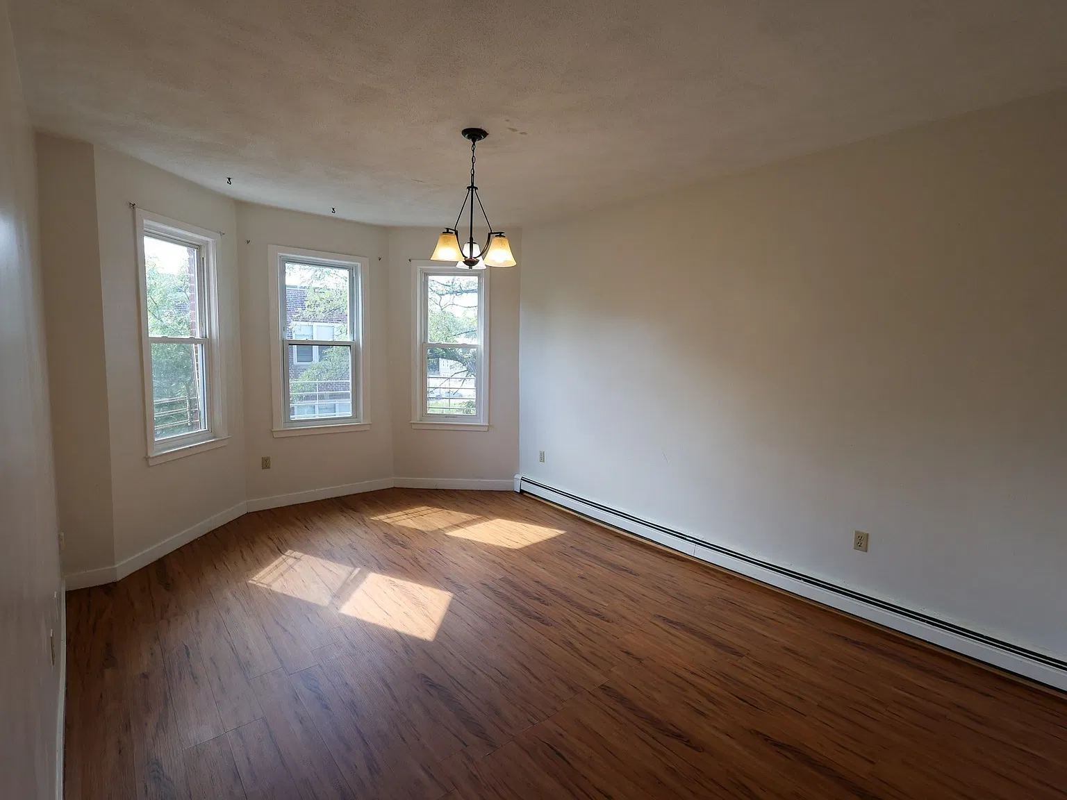 3 bed, 2.0 bath, 1000 sqft, $2,800 — Photo 4