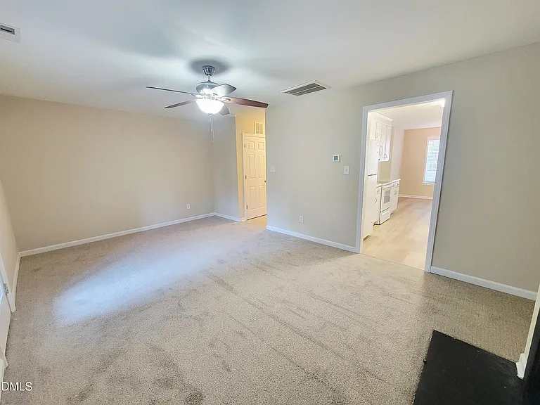 411 Whitehall Ct — Photo 15