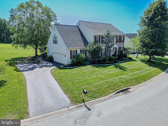 4th image of 241 Ferndale Ln