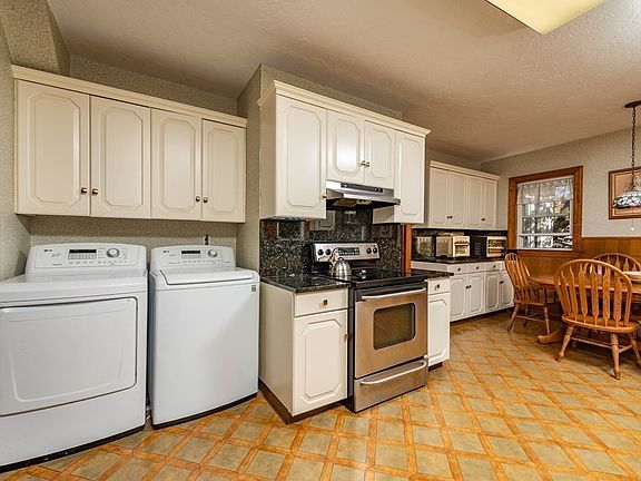 4th image of 78 Hillcrest Ave