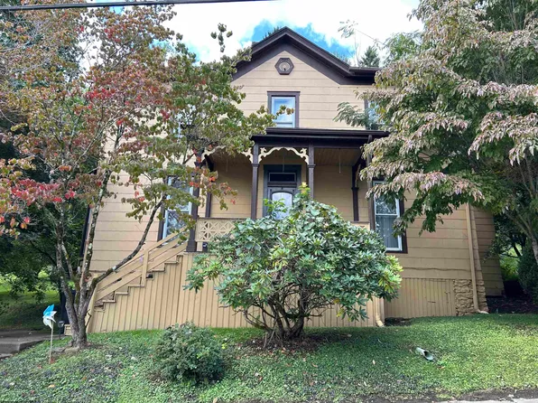 116 & 118 High St, Mannington, WV 26582