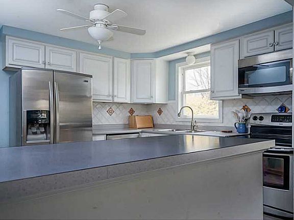 5th image of 54 Osage Dr