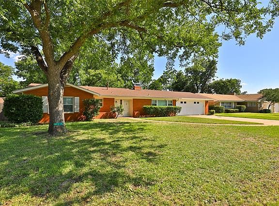 2nd image of 1701 Wychwood Dr