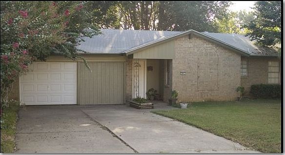 1st image of 907 Henslee Dr