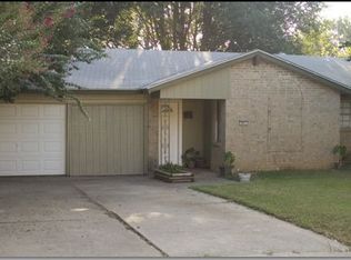 907 Henslee Dr, Euless, TX 76040