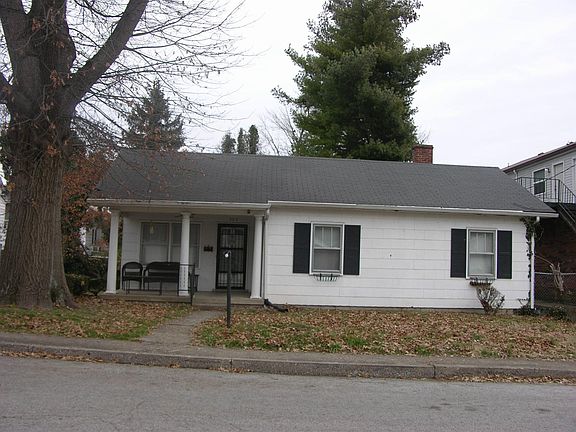 3rd image of 305 Wellington Ct
