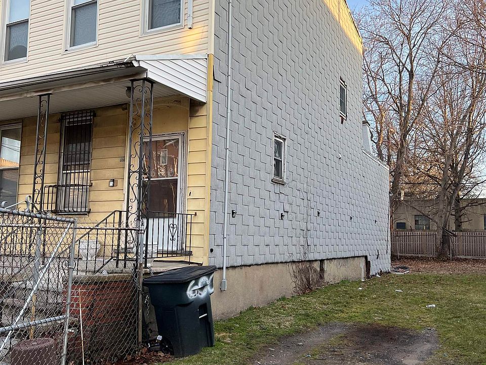 2nd image of 598.5 Bramhall Ave