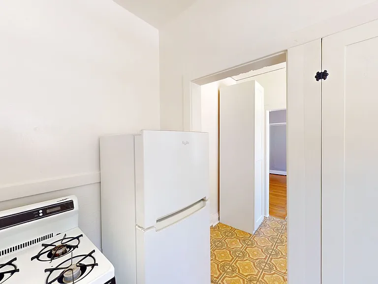 607 Beacon St — Photo 11