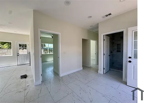 640 S Oak St — Photo 7